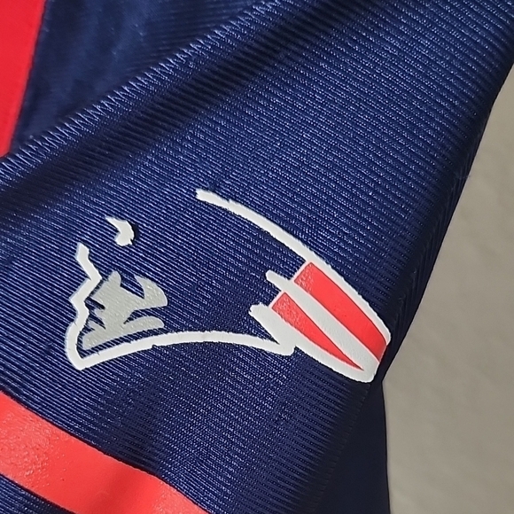 NFL Jersey Team Apparel New England Patriots Tom Brady Youth XL #12 HAS FLAWS - Picture 7 of 11